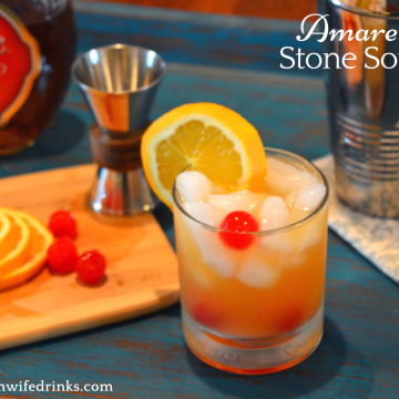 This sweet and tangy combination of Amaretto, sweet and sour and orange juice makes the perfect Amaretto Stone Sour. #Cocktail #Amaretto