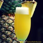 Start a weekend morning with the flavors of Hawaiian with these Hawaiian Pineapple Mimosa made with pineapple juice and champagne. #Champagne #Mimosas #Pineapple