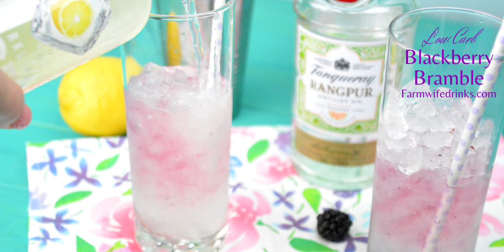 Low Carb Blackberry Bramble is a low carb blackberry lemonade gin cocktail combines sparkling ice lemonade and blackberry drinks with muddled blackberries and gin. #Cocktails #LowCarb #Gin #Blackberry #Lemonade