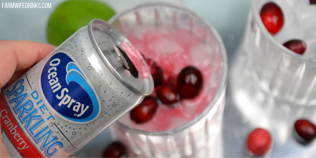 Low carb cranberry and vodka I can have even on a low carb diet with this sparkling cranberry and vodka cocktail. #cranberryvodka #Vodka #cocktail #coktails #lowcarb
