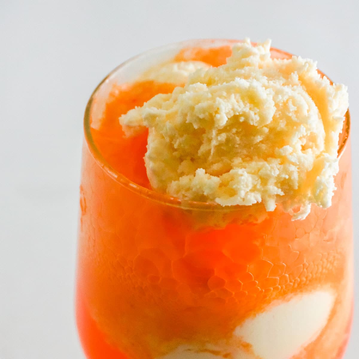 https://www.farmwifedrinks.com/wp-content/uploads/2023/02/Creamsicle-Mimosa-Float-Square_1.jpg