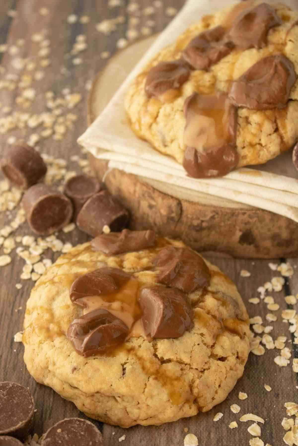 oatmeal rolo cookie crumbl copycat recipe