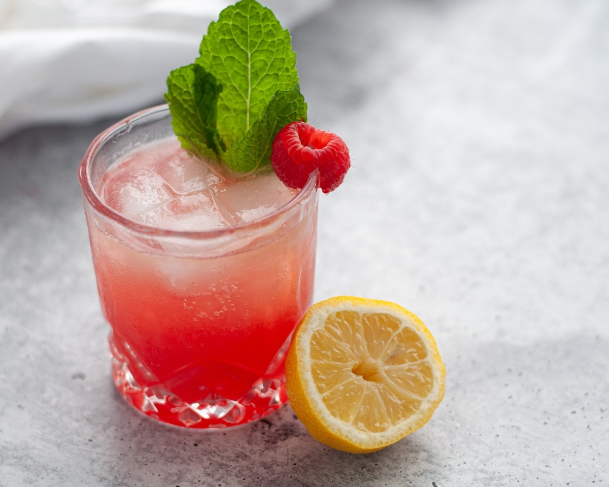 raspberry bourbon smash pink drink recipe