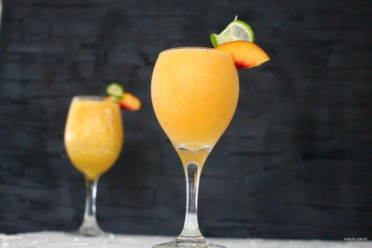 peach-and-mango-daiquirifruityrumdrinks