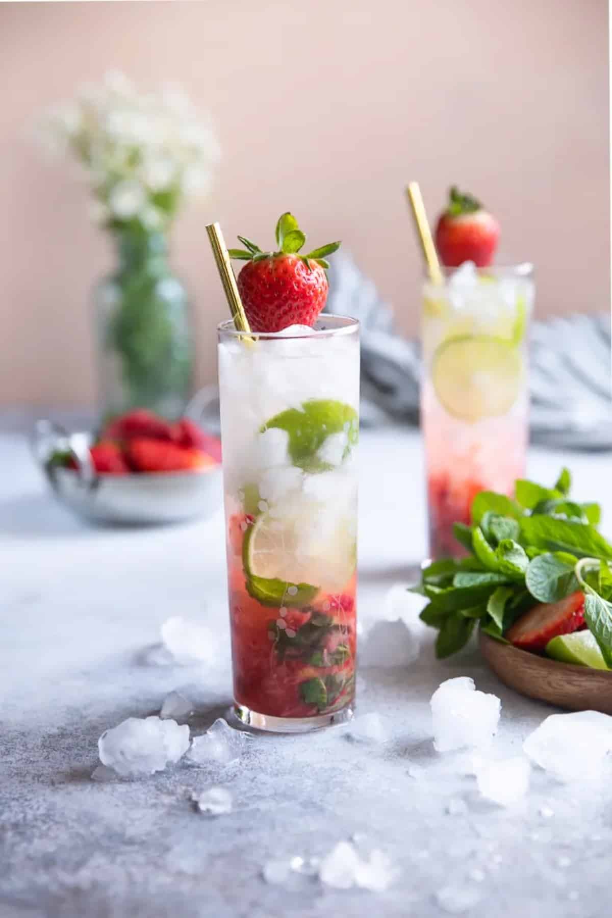 strawberry-mojito-fruityrumdrinks