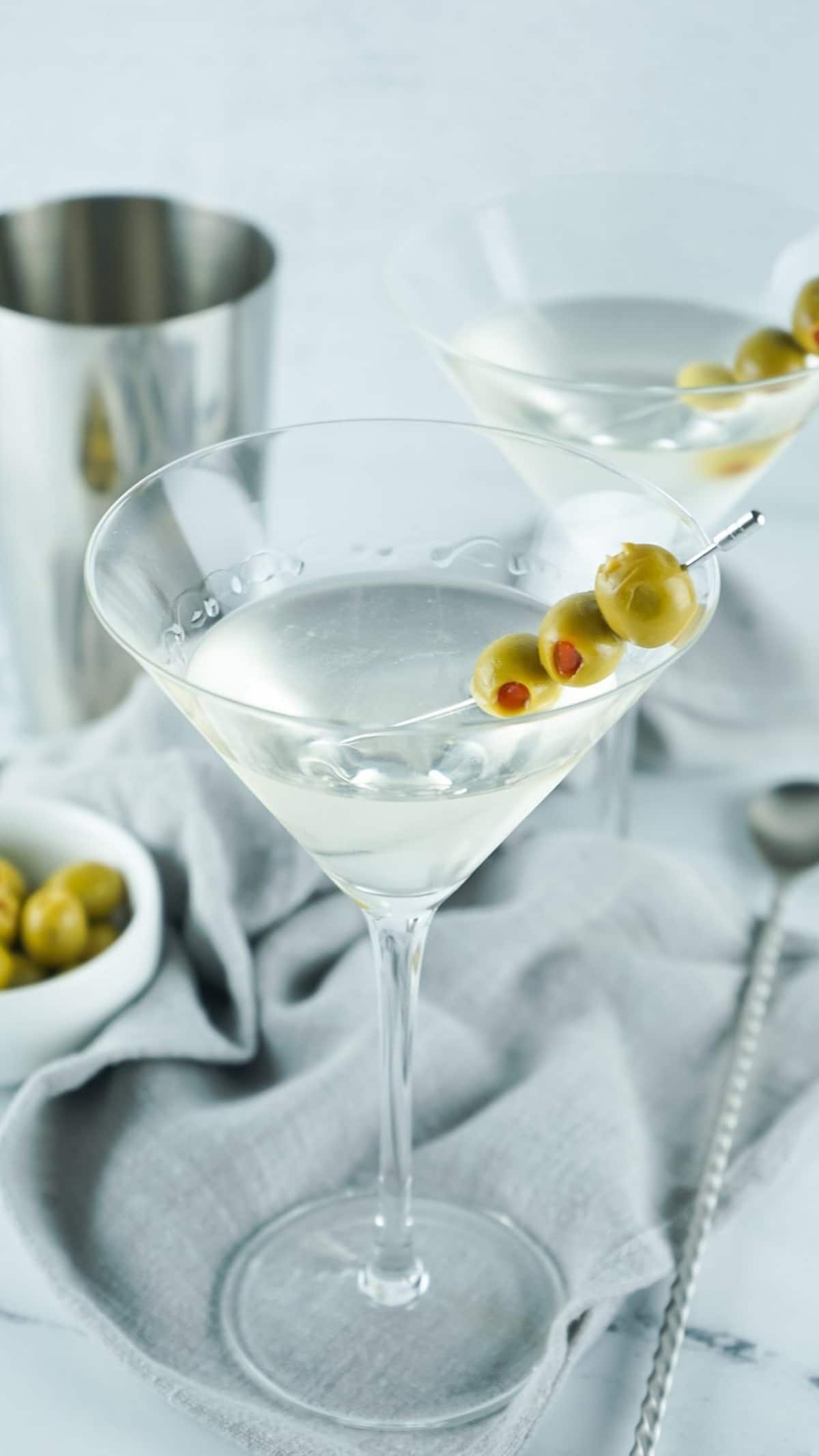 26 - make-the-perfect-dirty-martini-1153x2048-martini-recipes