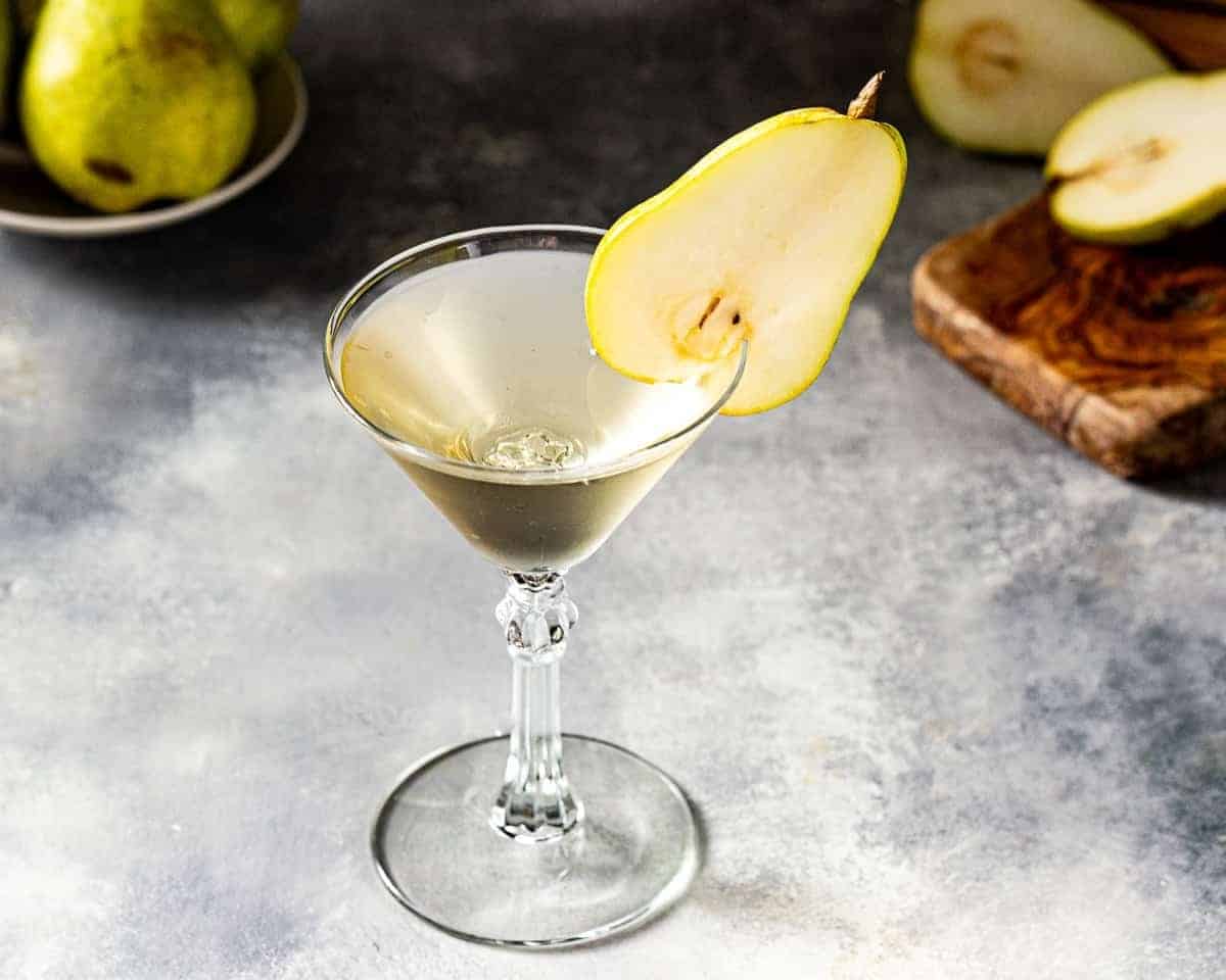 34 - pear-martini-vodka-cocktail-0003-martini-recipes