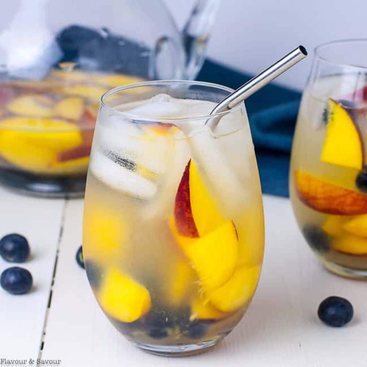 The Best (and the easiest) Peach Sangria!