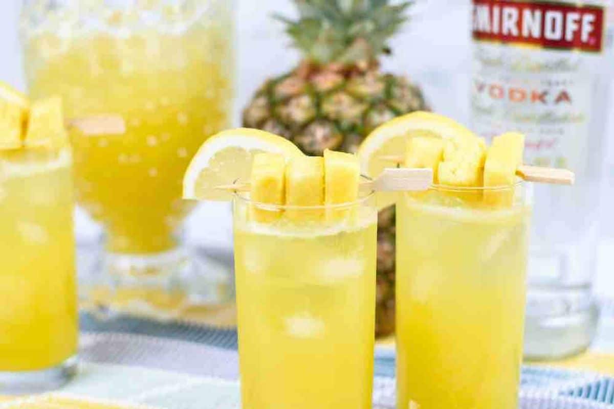 Tropical Cocktails: Pineapple Vodka Lemonade