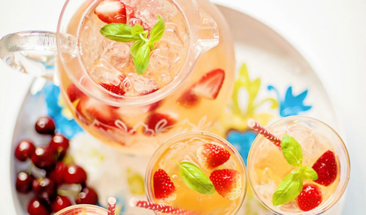 Summer Sippin' Strawberry and Peach Sangria - Make and Takes