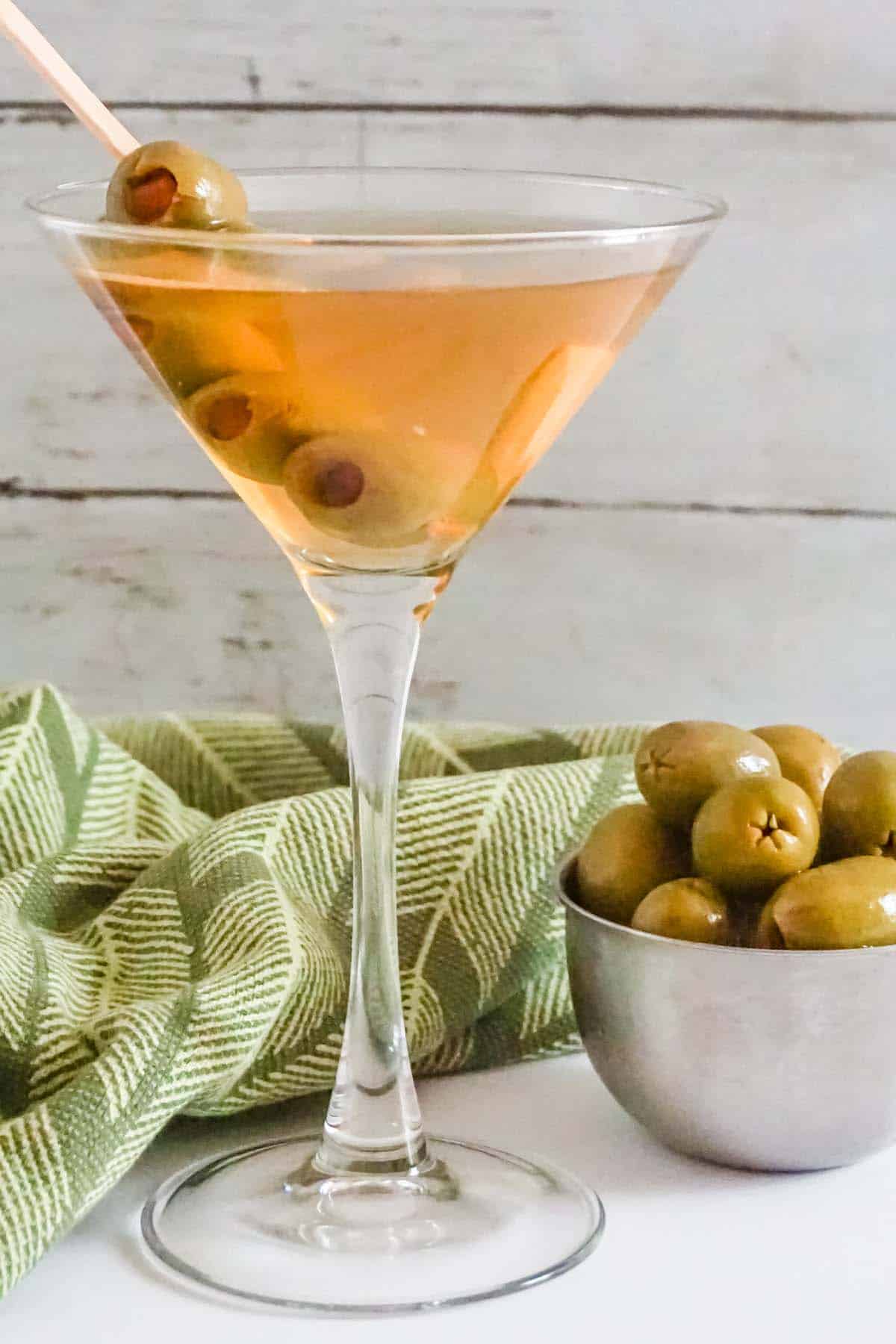 perfect dirty martini cocktail
