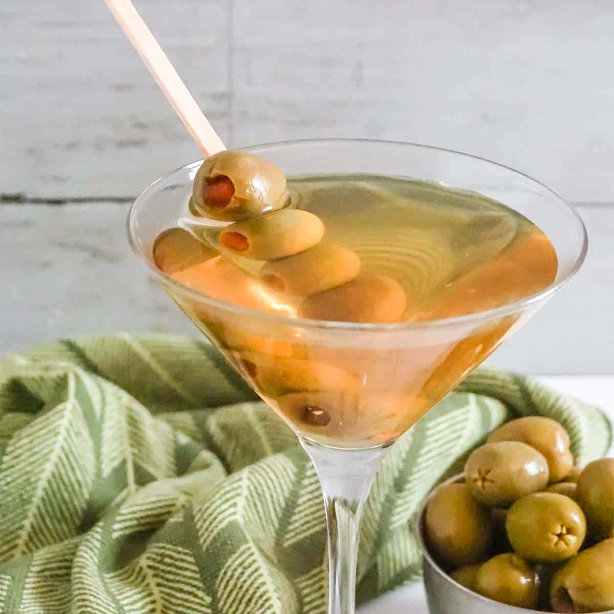 dirty martini cocktail