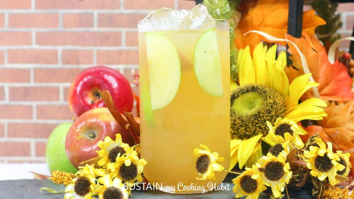 Delicious Apple Cider with Bourbon Cocktail!