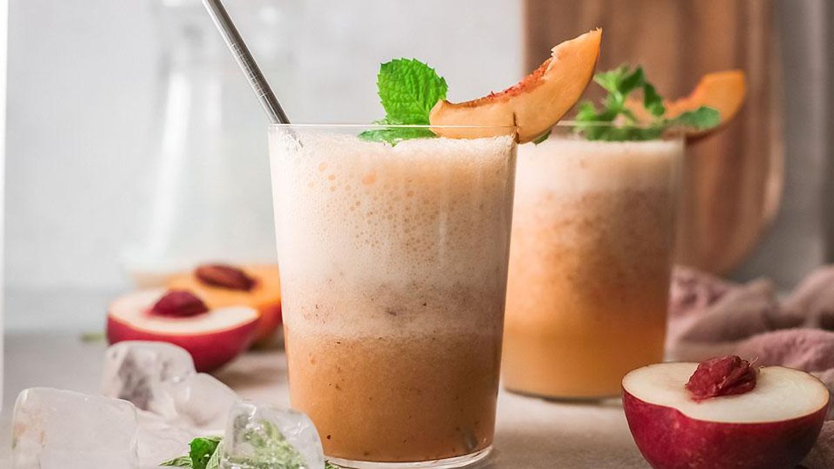 Flavourful Prosecco Frozen Peach Bellini Cocktail