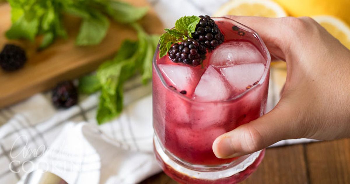 Blackberry Bourbon Lemonade - LOW CARB, perfect for summer!