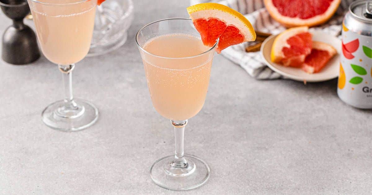 Grapefruit Mocktail, a tasty and easy non-alcoholic citrus drink