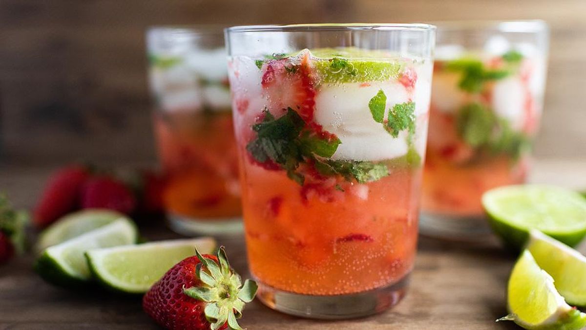 Strawberry Mojito - Summer Cocktail