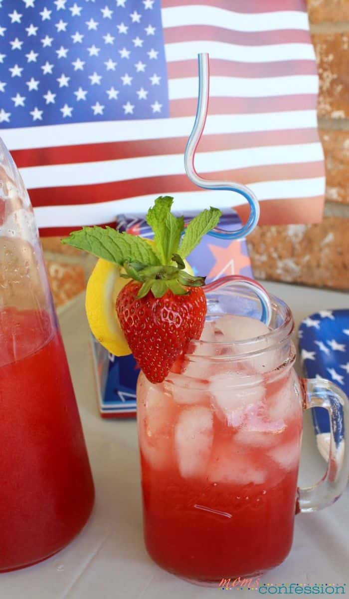 Strawberry Moscato Cocktail • Moms Confession