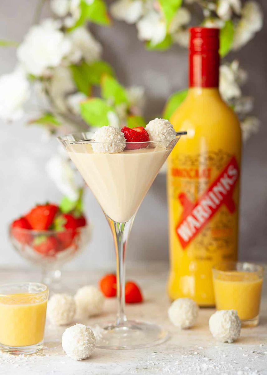 FLUFFY DUCK COCKTAIL WITH ADVOCAAT AND SPICED RUM