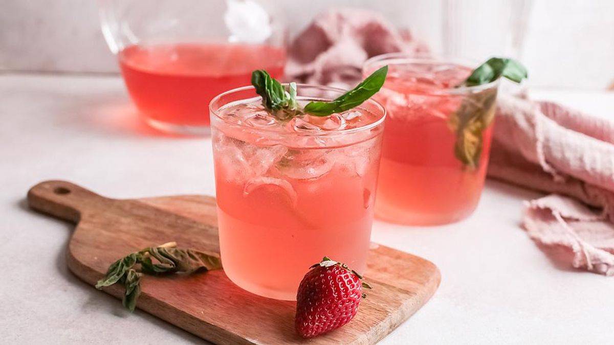 Lemon Basil Strawberry Gin Rickey Cocktail