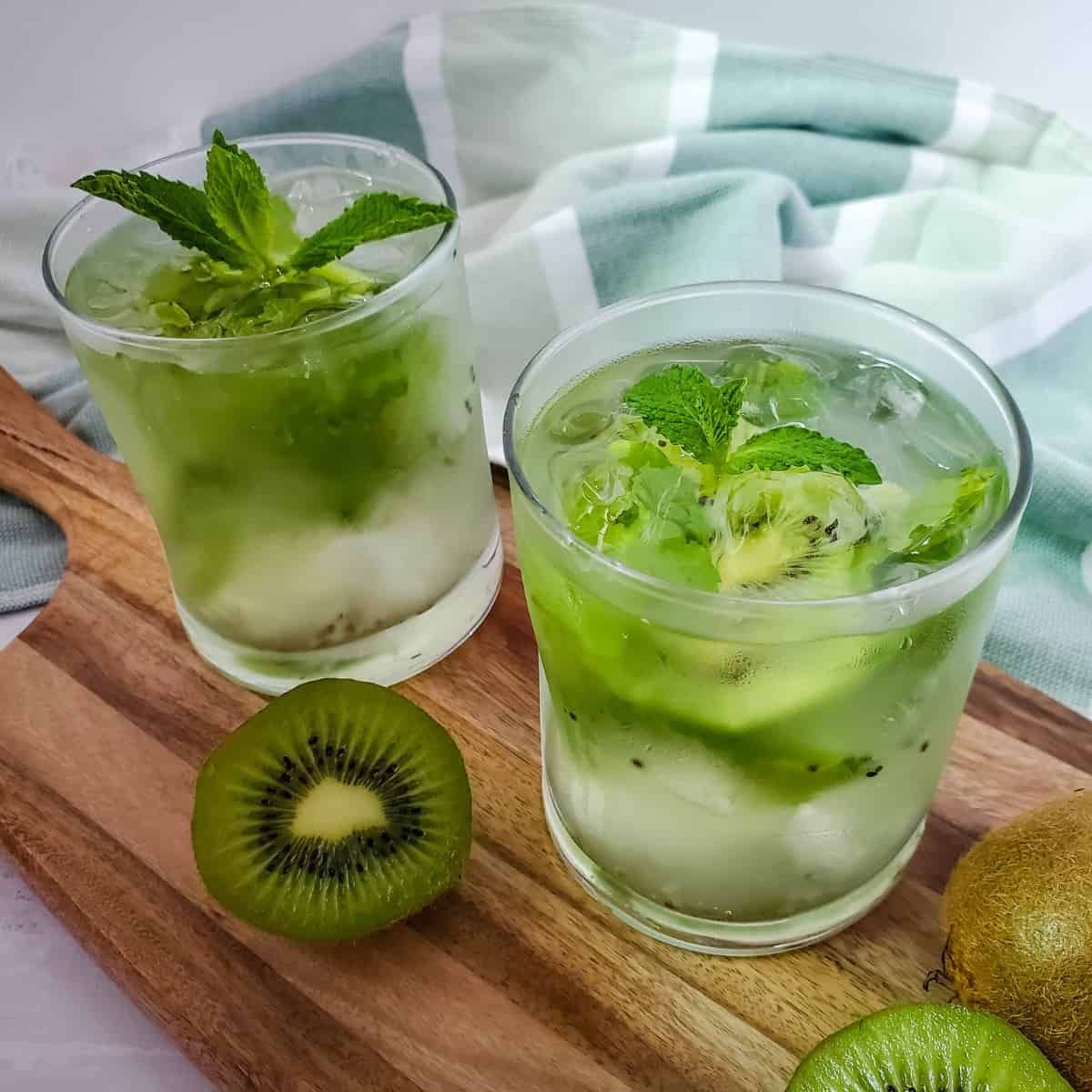 Fresh Kiwi & Mint Mojito Cocktail