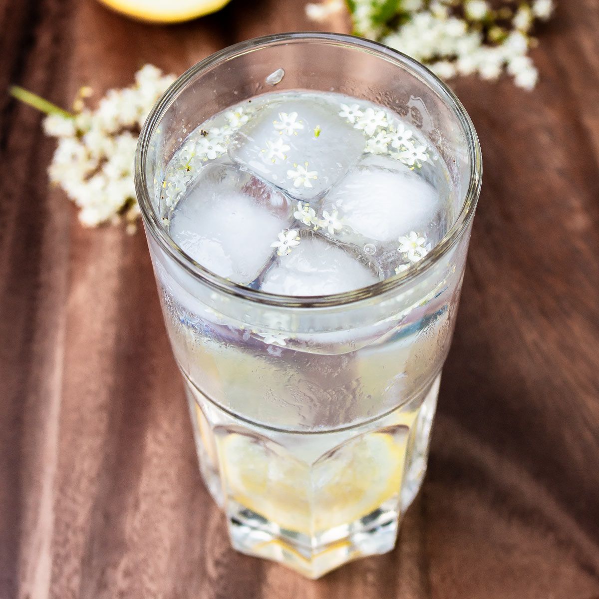 Lemon Gin Elderflower Cocktail