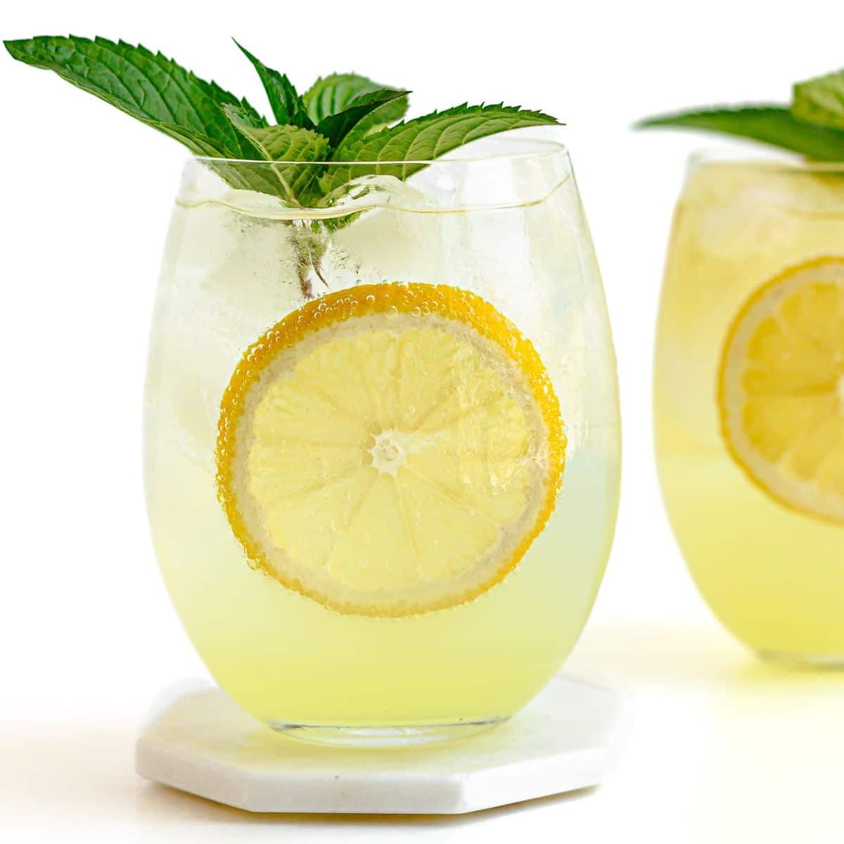 Limoncello Spritz (Refreshing Limoncello Cocktail) | Maple + Mango