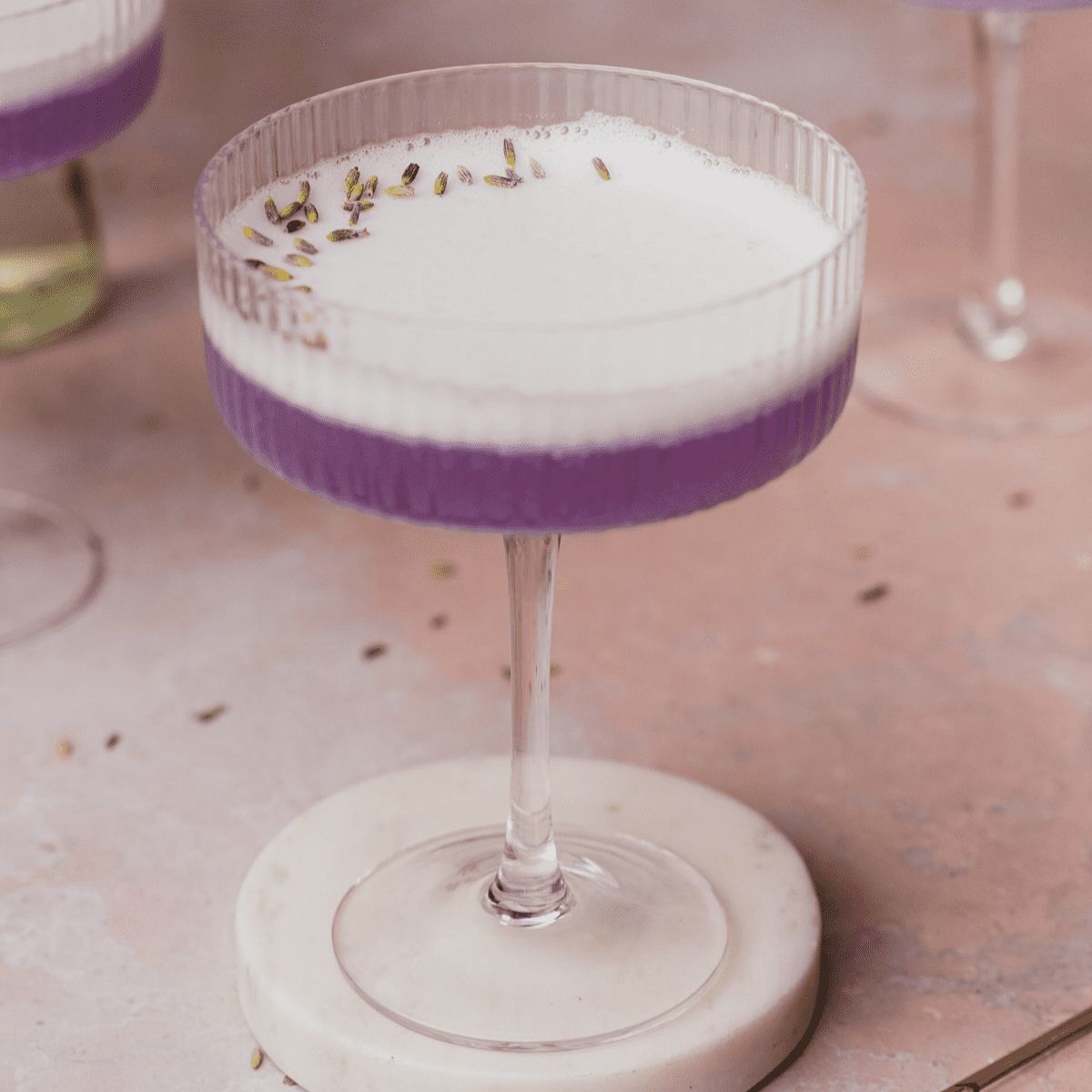 Lavender Gin Cocktail (Gin Fizz)