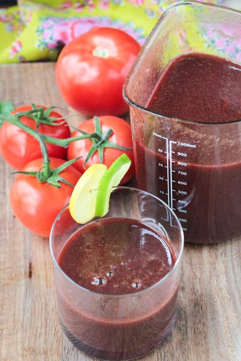 Spicy Tomato Juice (8 Vegetables!)