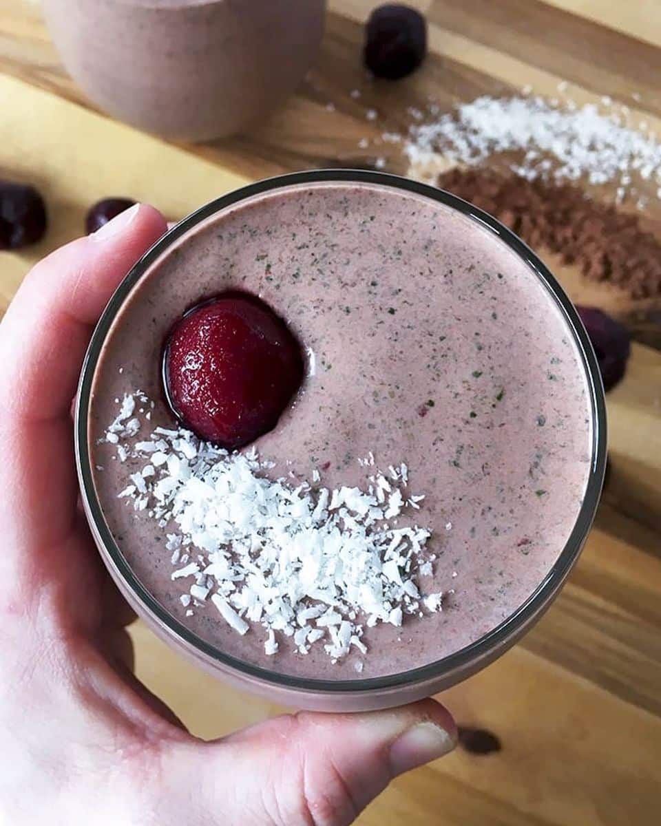 Chocolate Cherry Spinach Smoothie Recipe – Fit Mama Real Food