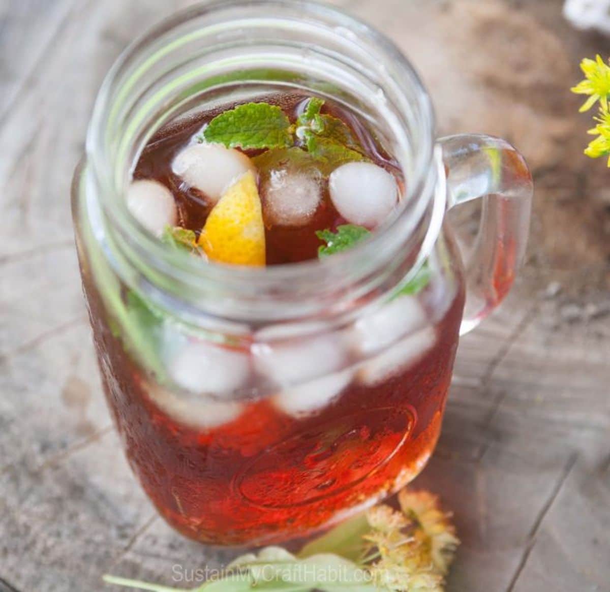Refreshing Mint and Lemon Infused Linden Tea on Ice