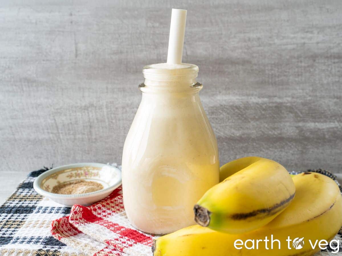 Banana Licuado (Easy Creamy Mexican Smoothie) - Earth to Veg