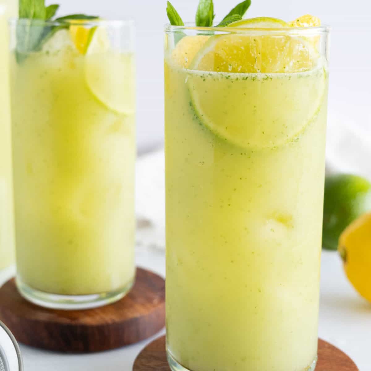 Refreshingly Cold Lemon Mint Juice (Lebanese Lemonana)