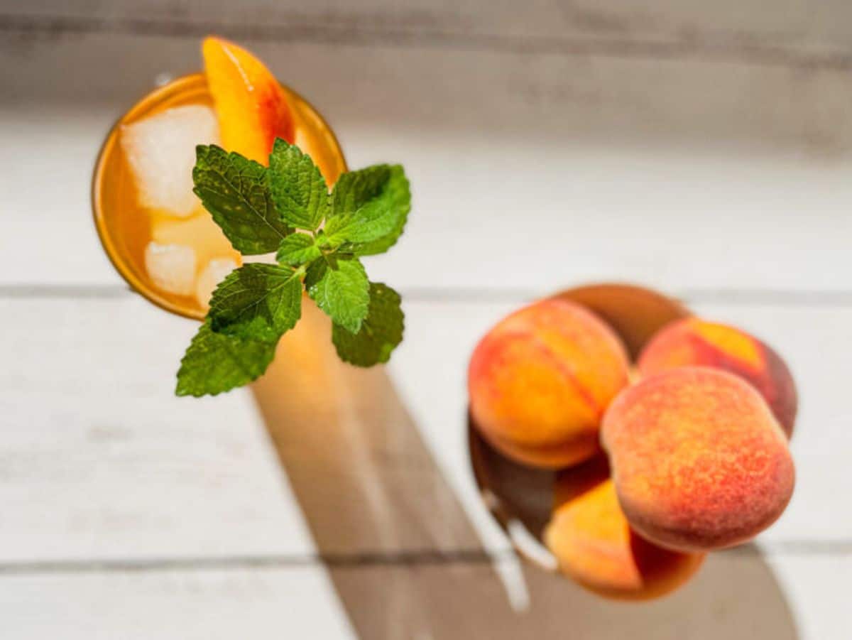 Iced Peach Green Tea (Starbucks Copycat)