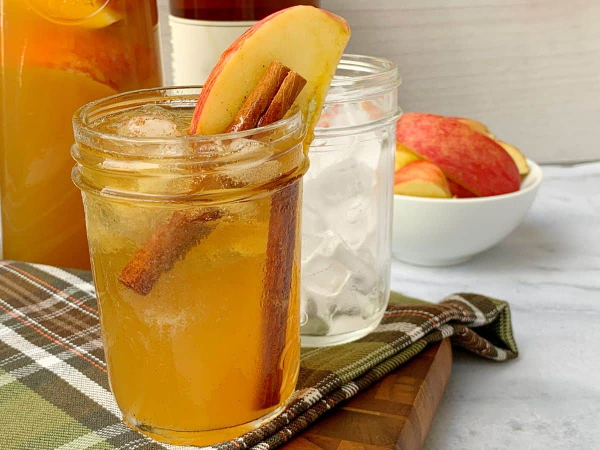 The BEST Autumn Whiskey Apple Cider Punch Recipe