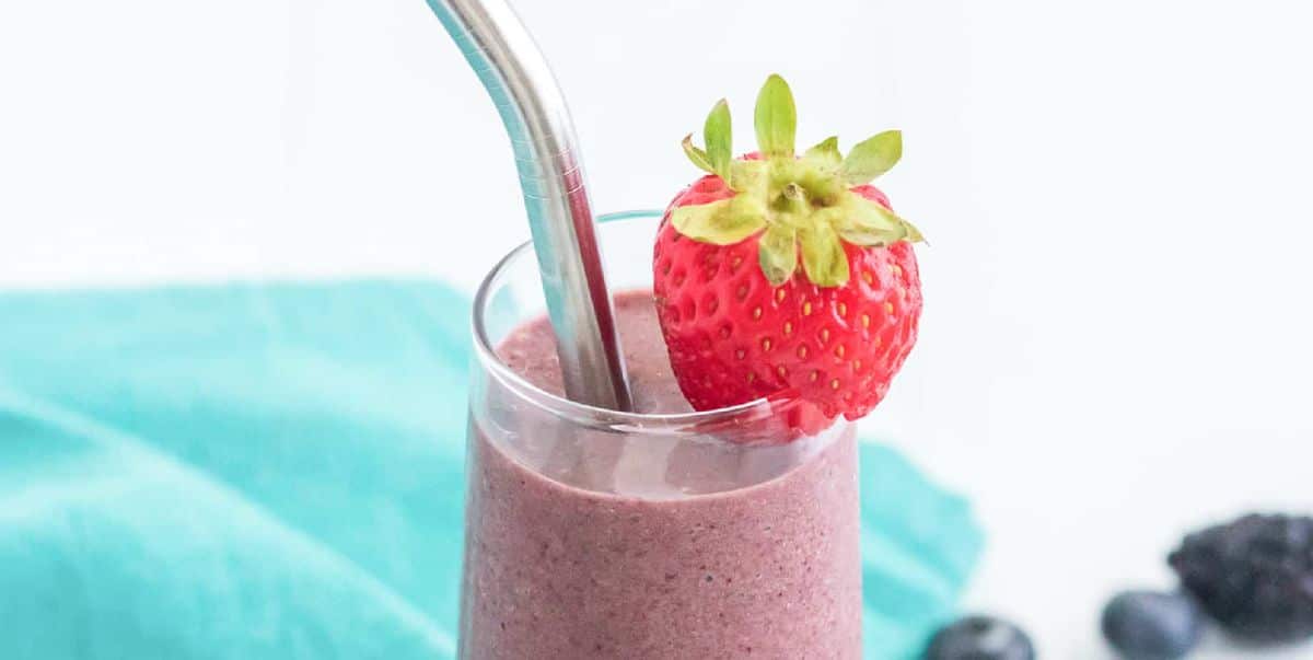 Mixed Berry Smoothie (With Yogurt + Chia Seeds)
