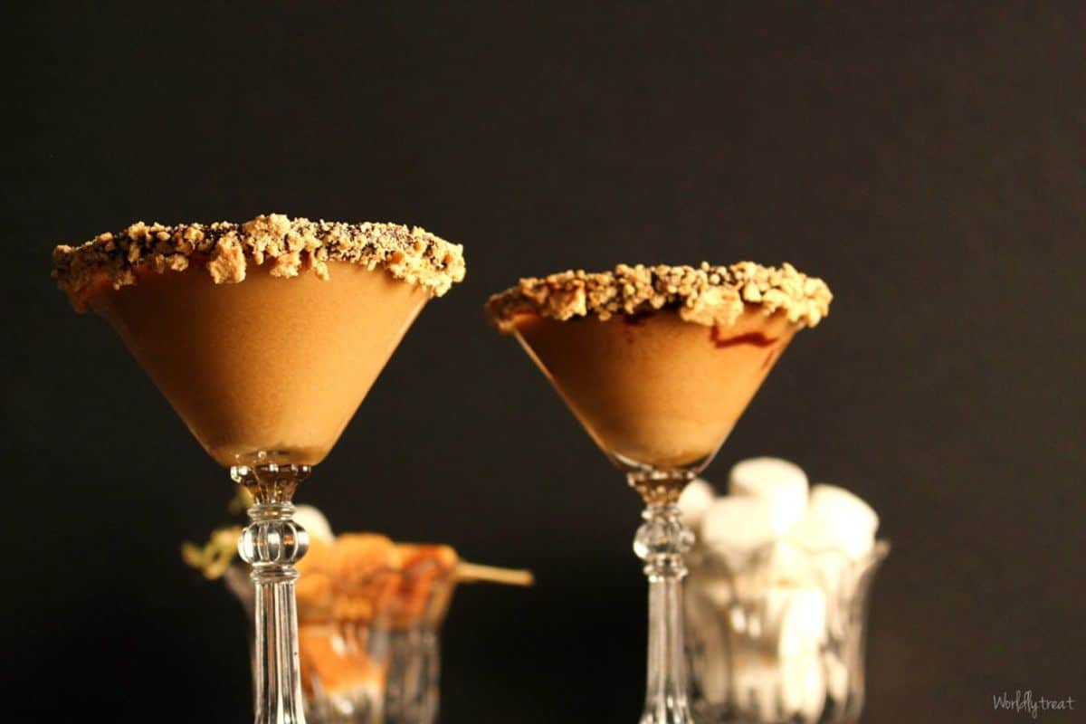 S’mores Martini ( SMoretini) - Worldly Treat