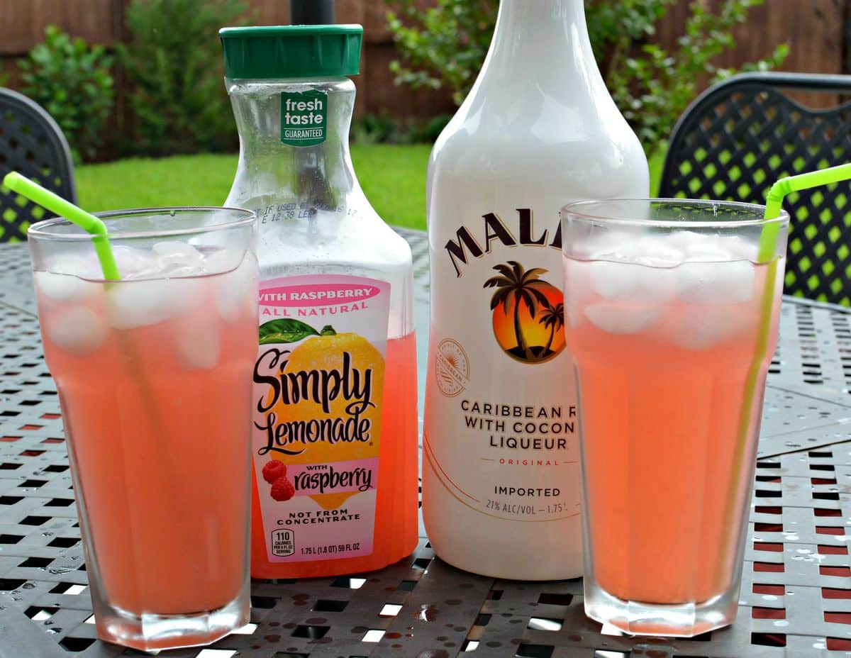 Raspberry Lemonade Cocktail - The Cookin Chicks