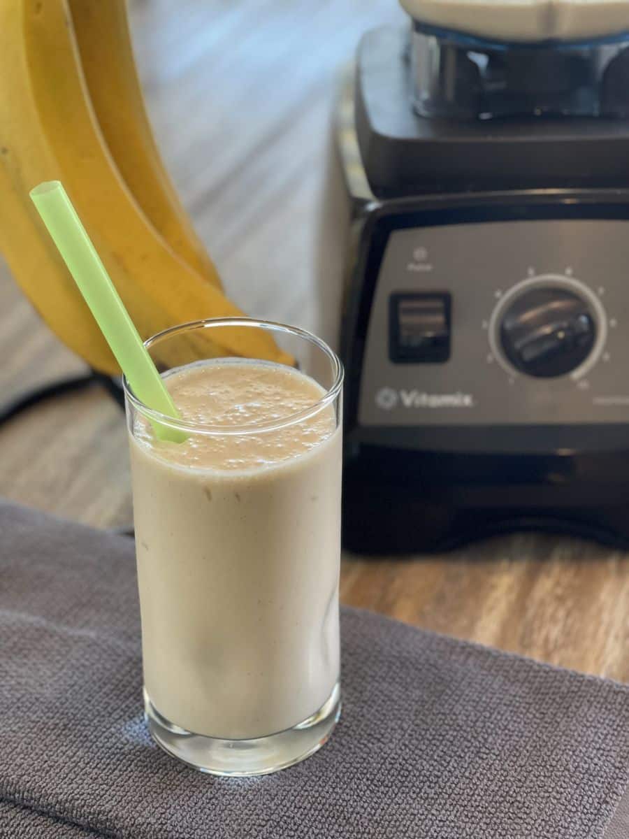 Peanut Butter Banana Oatmeal Smoothie - The Cookin Chicks
