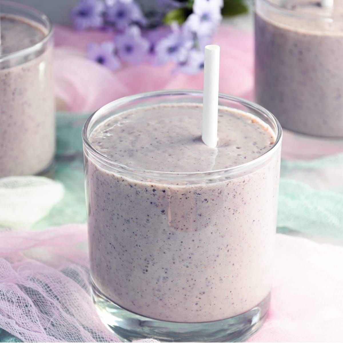 Avocado Berry Smoothie - Culinary Shades