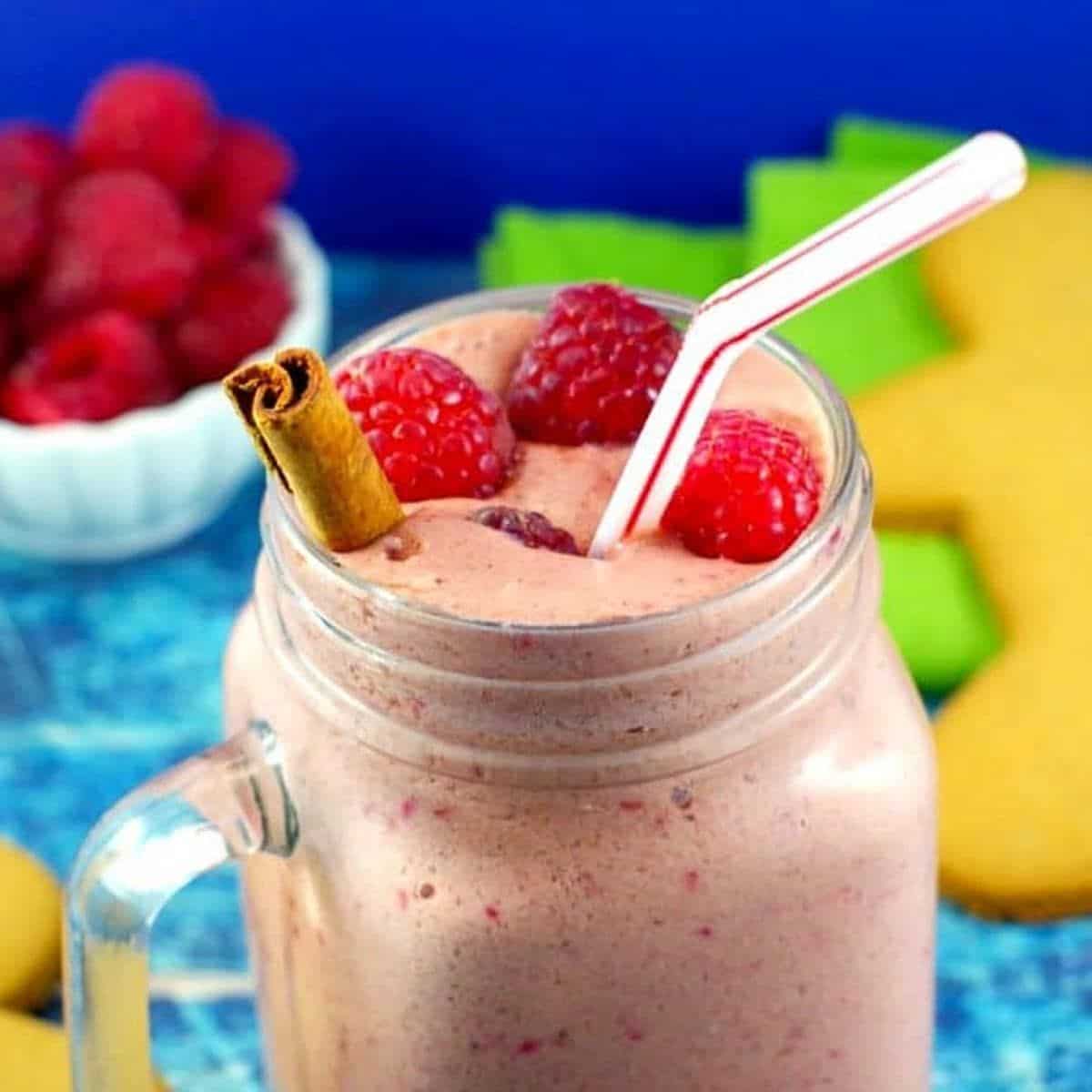 Healthy Raspberry Gingerbread Smoothie- Food Meanderings