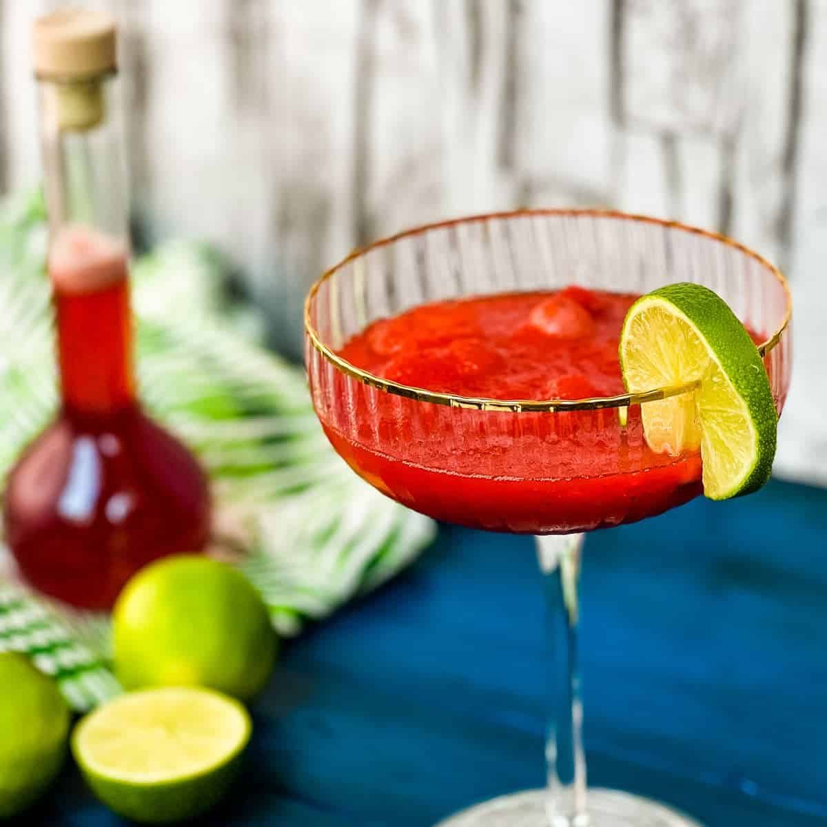 How do you make a Frozen Strawberry Daiquiri - combinegoodflavors.com