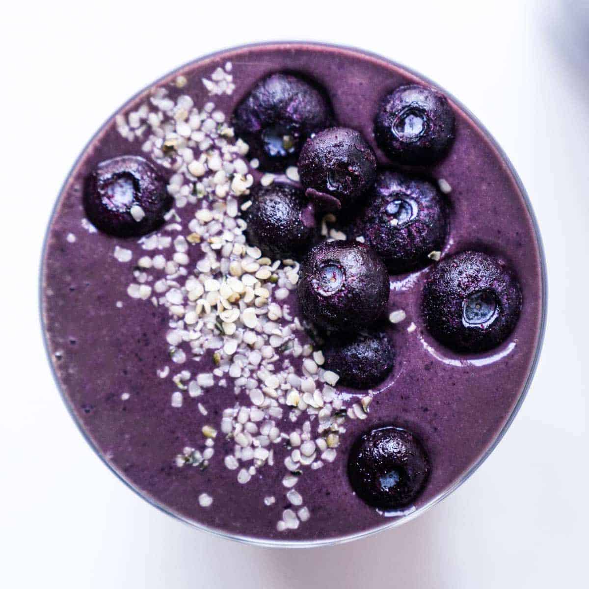 Blueberry Spinach Smoothie (Quick & Easy!)