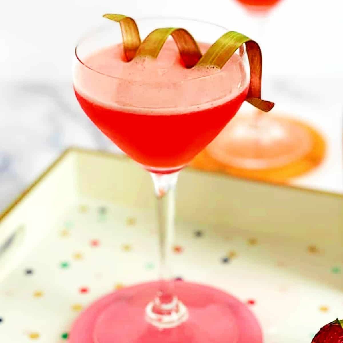 Strawberry Rhubarb Cocktail | Gin | EmilyFabulous