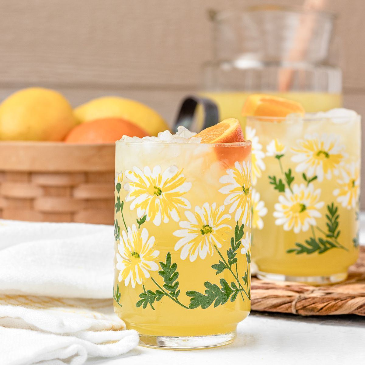 Easy Orange Lemonade | Entirely Elizabeth