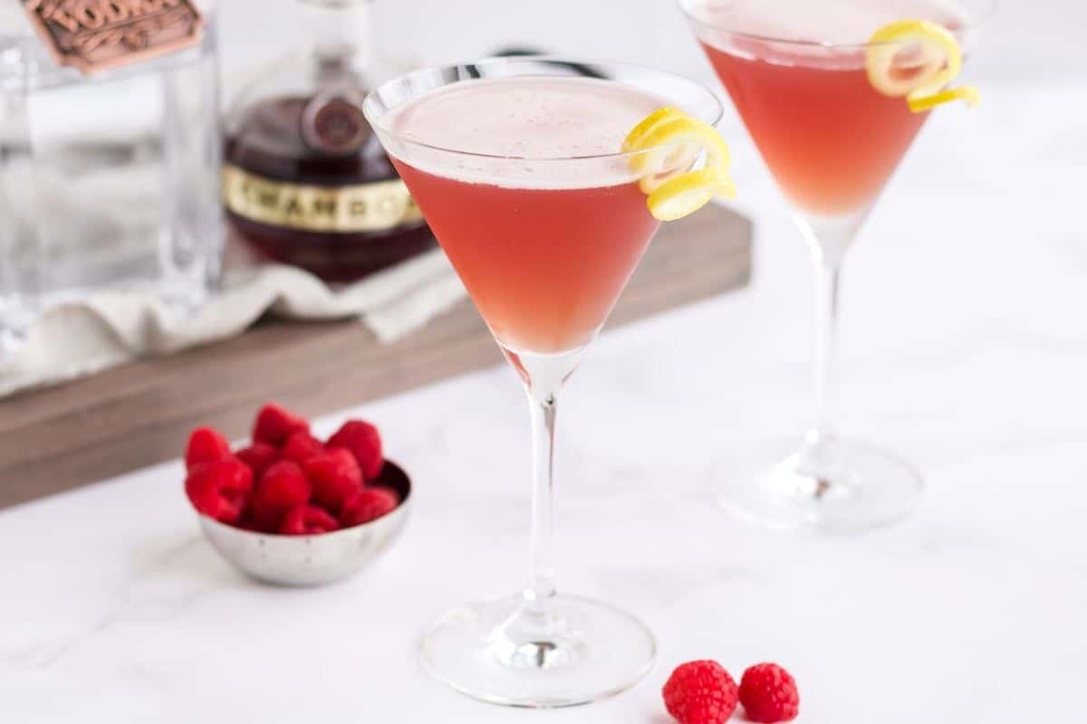 BEST French Martini Recipe - Perfect for a Valentine's Day Cocktail! 