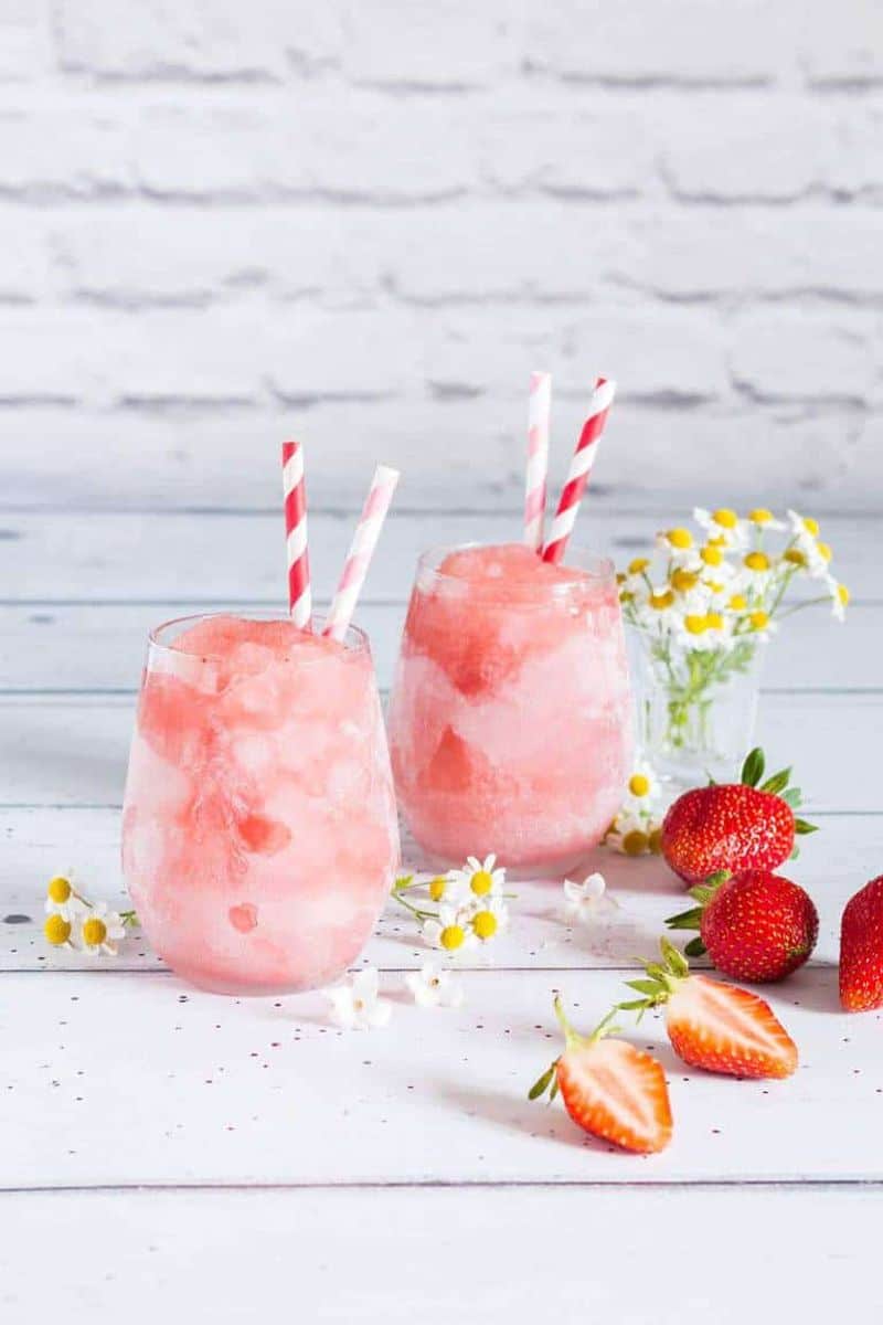 Strawberry Frosé (Frozen Rosé )