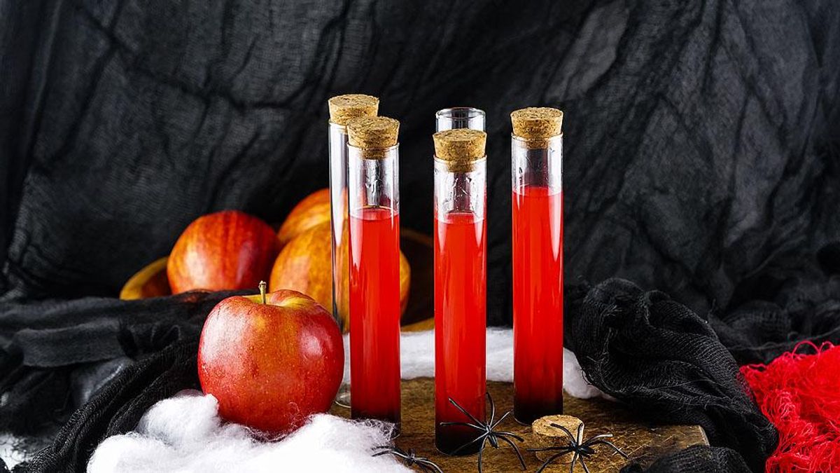 Vampire Kiss Halloween Vial Shooter - Rum Shots