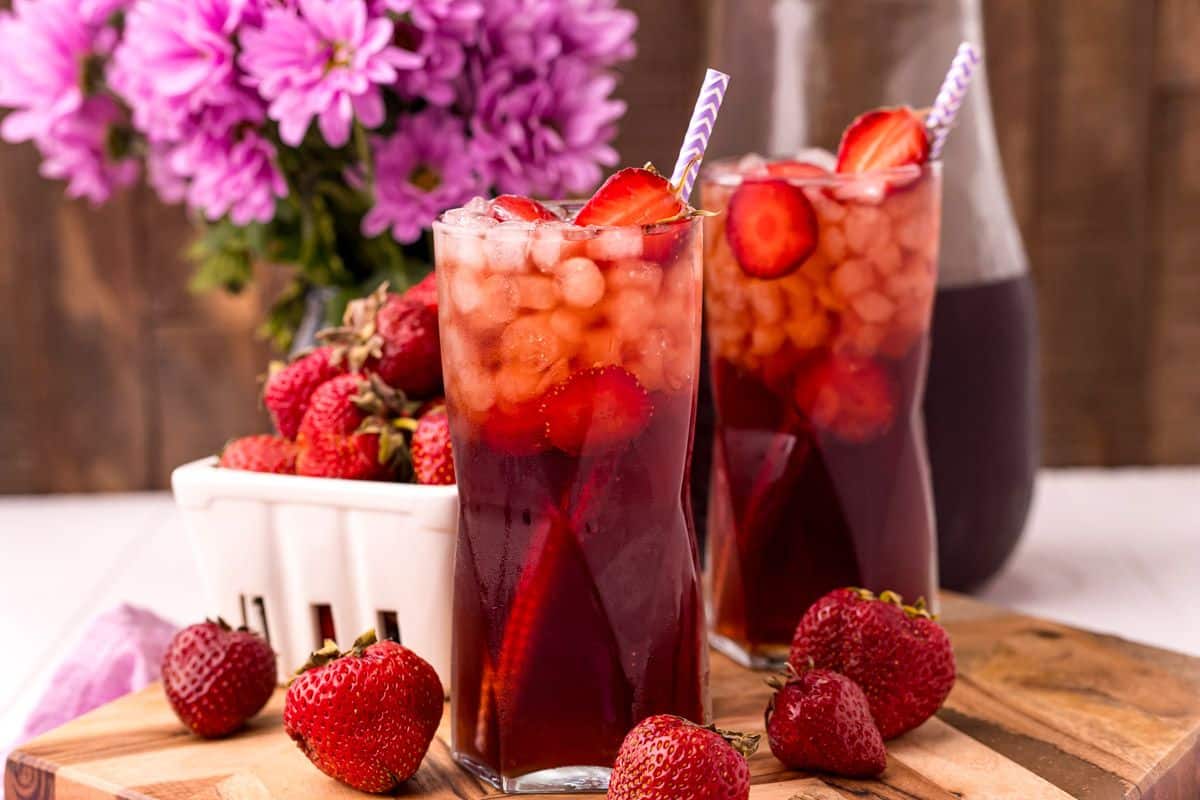 Iced Strawberry Sweet Tea