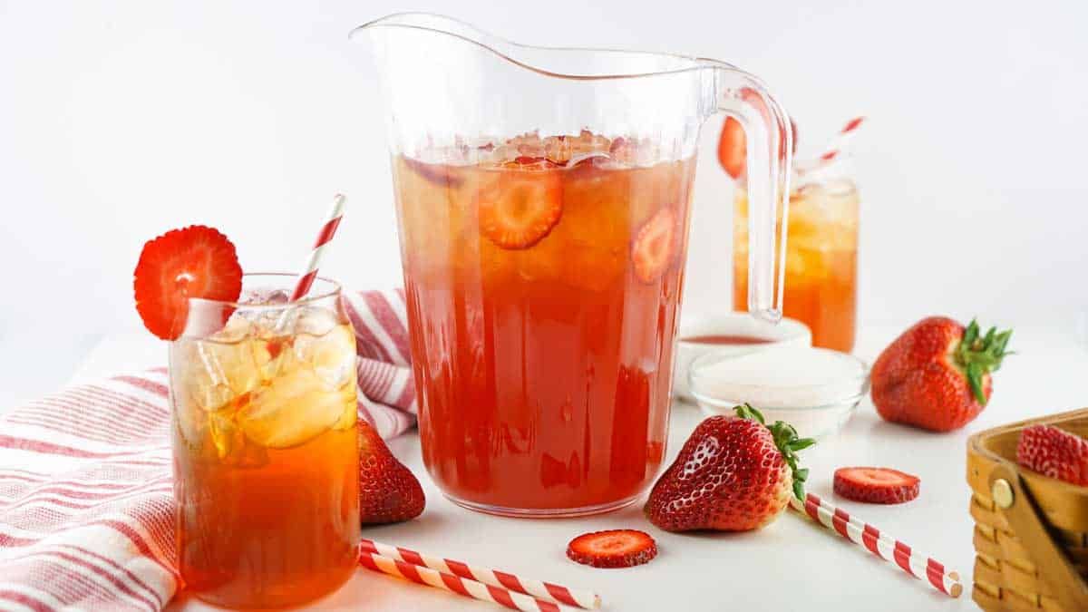 Homemade Strawberry Iced Tea